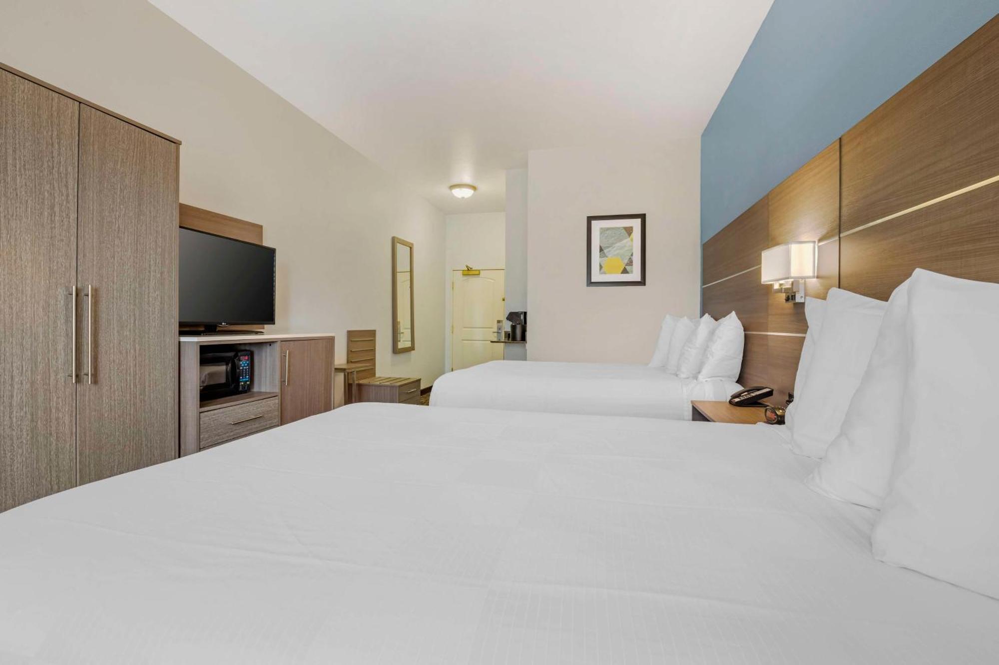 Best Western Plus Lake Elsinore Inn & Suites Exteriör bild