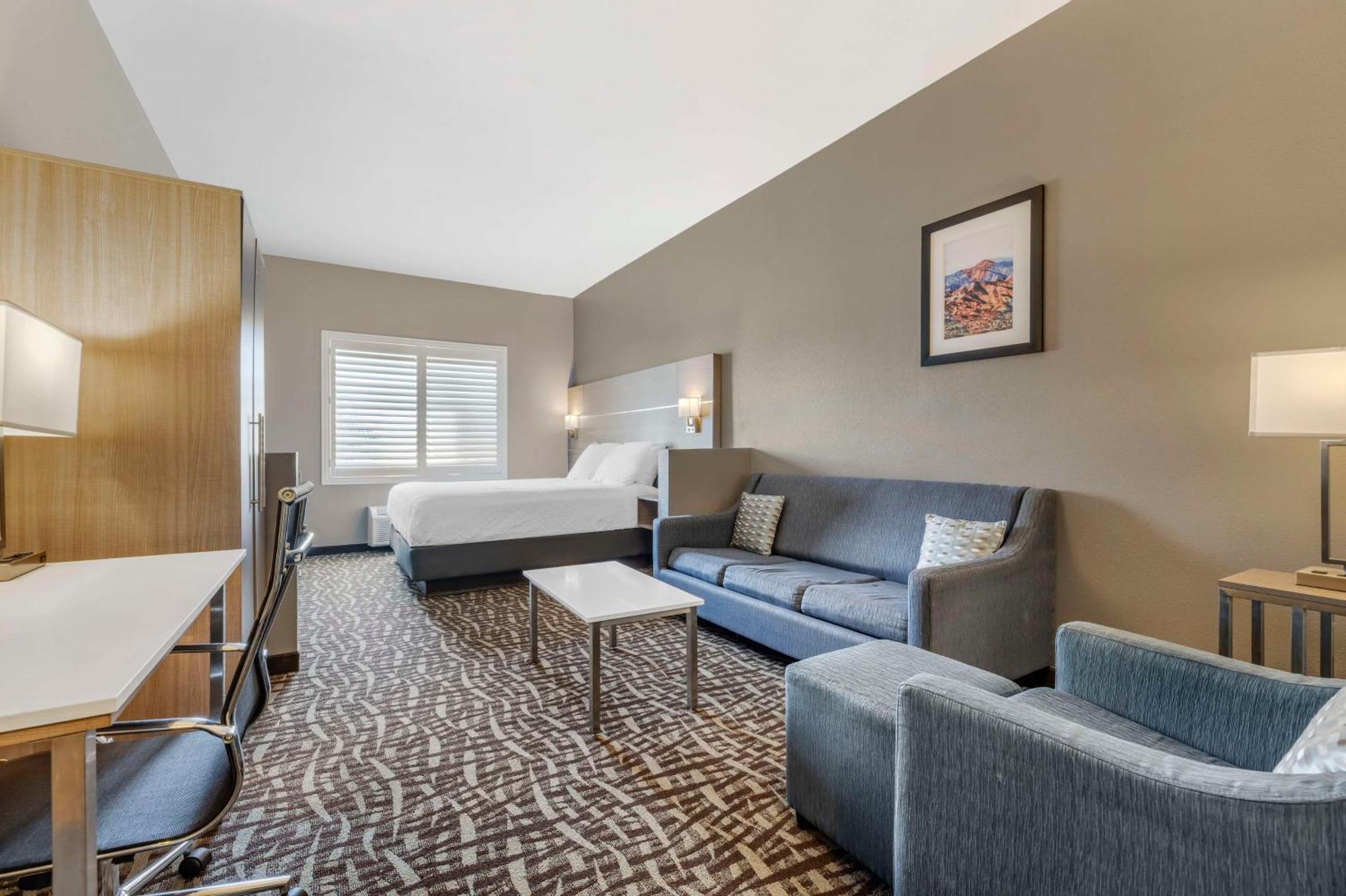 Best Western Plus Lake Elsinore Inn & Suites Exteriör bild