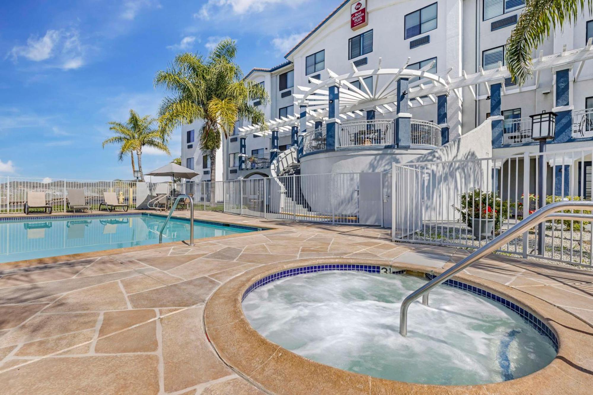 Best Western Plus Lake Elsinore Inn & Suites Exteriör bild