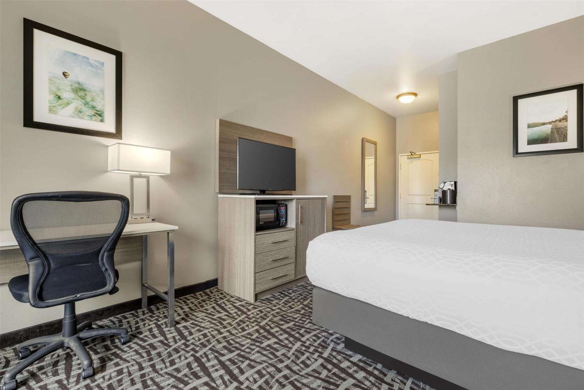 Best Western Plus Lake Elsinore Inn & Suites Exteriör bild