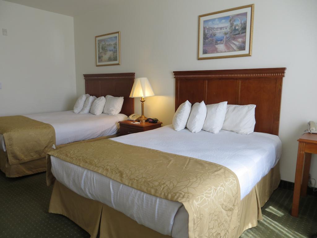 Best Western Plus Lake Elsinore Inn & Suites Exteriör bild